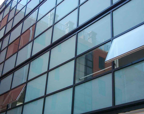 宁夏伟昌钢化玻璃有限公司成立于2010年，是一家专业加工各类型钢化玻璃、设计阳光房及节能门窗的生产厂家，公司生产的产品通过国家质量技术检测，各项指标达到行业标准。本着以“质量求生存，以管理求效益”为客户提供门窗、玻璃一站式服务的经营理念；公司为其自身赢得良好社会信誉的同时，也缔造了辉煌的品牌。公司主要产品为；镀膜玻璃、磨砂玻璃、夹胶玻璃、中空玻璃、钢化玻璃、LOW-E玻璃、幕墙玻璃、防火、防弹玻璃等，节能门窗有断桥、铝包木、木包铝等。