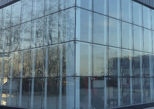 宁夏伟昌钢化玻璃有限公司成立于2010年，是一家专业加工各类型钢化玻璃、设计阳光房及节能门窗的生产厂家，公司生产的产品通过国家质量技术检测，各项指标达到行业标准。本着以“质量求生存，以管理求效益”为客户提供门窗、玻璃一站式服务的经营理念；公司为其自身赢得良好社会信誉的同时，也缔造了辉煌的品牌。公司主要产品为；镀膜玻璃、磨砂玻璃、夹胶玻璃、中空玻璃、钢化玻璃、LOW-E玻璃、幕墙玻璃、防火、防弹玻璃等，节能门窗有断桥、铝包木、木包铝等。