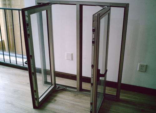 宁夏伟昌钢化玻璃有限公司成立于2010年，是一家专业加工各类型钢化玻璃、设计阳光房及节能门窗的生产厂家，公司生产的产品通过国家质量技术检测，各项指标达到行业标准。本着以“质量求生存，以管理求效益”为客户提供门窗、玻璃一站式服务的经营理念；公司为其自身赢得良好社会信誉的同时，也缔造了辉煌的品牌。公司主要产品为；镀膜玻璃、磨砂玻璃、夹胶玻璃、中空玻璃、钢化玻璃、LOW-E玻璃、幕墙玻璃、防火、防弹玻璃等，节能门窗有断桥、铝包木、木包铝等。