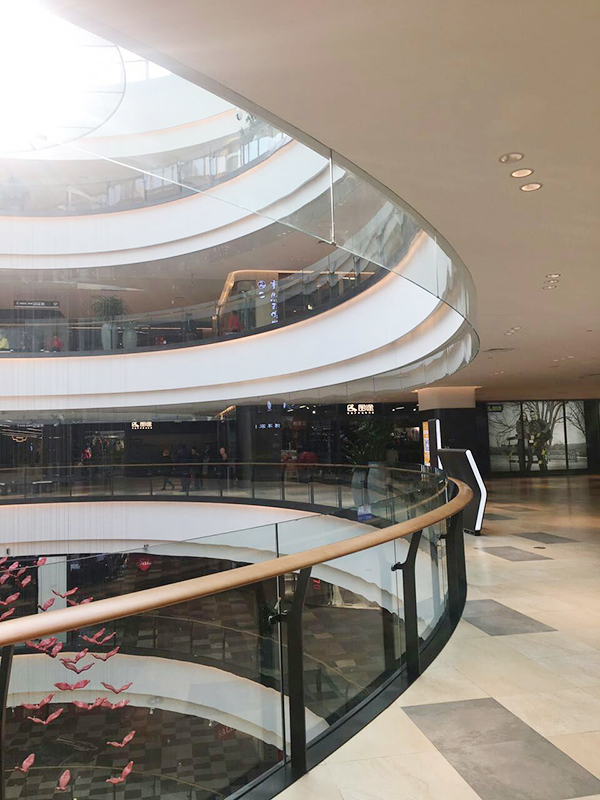 宁夏伟昌钢化玻璃有限公司成立于2010年，是一家专业加工各类型钢化玻璃、设计阳光房及节能门窗的生产厂家，公司生产的产品通过国家质量技术检测，各项指标达到行业标准。本着以“质量求生存，以管理求效益”为客户提供门窗、玻璃一站式服务的经营理念；公司为其自身赢得良好社会信誉的同时，也缔造了辉煌的品牌。公司主要产品为；镀膜玻璃、磨砂玻璃、夹胶玻璃、中空玻璃、钢化玻璃、LOW-E玻璃、幕墙玻璃、防火、防弹玻璃等，节能门窗有断桥、铝包木、木包铝等。