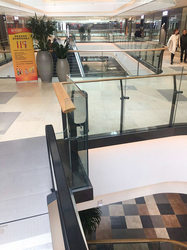 宁夏伟昌钢化玻璃有限公司成立于2010年，是一家专业加工各类型钢化玻璃、设计阳光房及节能门窗的生产厂家，公司生产的产品通过国家质量技术检测，各项指标达到行业标准。本着以“质量求生存，以管理求效益”为客户提供门窗、玻璃一站式服务的经营理念；公司为其自身赢得良好社会信誉的同时，也缔造了辉煌的品牌。公司主要产品为；镀膜玻璃、磨砂玻璃、夹胶玻璃、中空玻璃、钢化玻璃、LOW-E玻璃、幕墙玻璃、防火、防弹玻璃等，节能门窗有断桥、铝包木、木包铝等。