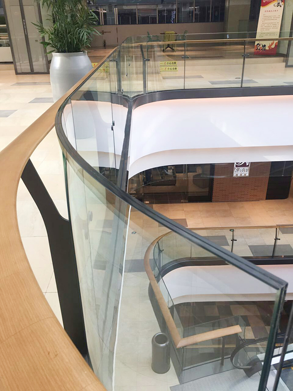 宁夏伟昌钢化玻璃有限公司成立于2010年，是一家专业加工各类型钢化玻璃、设计阳光房及节能门窗的生产厂家，公司生产的产品通过国家质量技术检测，各项指标达到行业标准。本着以“质量求生存，以管理求效益”为客户提供门窗、玻璃一站式服务的经营理念；公司为其自身赢得良好社会信誉的同时，也缔造了辉煌的品牌。公司主要产品为；镀膜玻璃、磨砂玻璃、夹胶玻璃、中空玻璃、钢化玻璃、LOW-E玻璃、幕墙玻璃、防火、防弹玻璃等，节能门窗有断桥、铝包木、木包铝等。