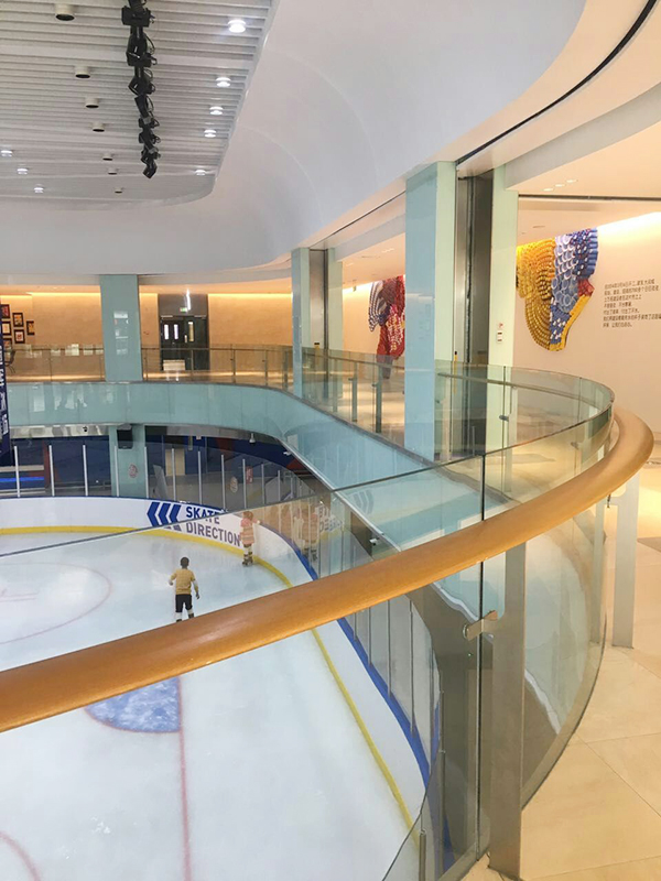 宁夏伟昌钢化玻璃有限公司成立于2010年，是一家专业加工各类型钢化玻璃、设计阳光房及节能门窗的生产厂家，公司生产的产品通过国家质量技术检测，各项指标达到行业标准。本着以“质量求生存，以管理求效益”为客户提供门窗、玻璃一站式服务的经营理念；公司为其自身赢得良好社会信誉的同时，也缔造了辉煌的品牌。公司主要产品为；镀膜玻璃、磨砂玻璃、夹胶玻璃、中空玻璃、钢化玻璃、LOW-E玻璃、幕墙玻璃、防火、防弹玻璃等，节能门窗有断桥、铝包木、木包铝等。