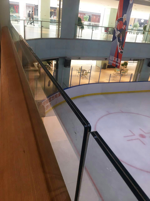 宁夏伟昌钢化玻璃有限公司成立于2010年，是一家专业加工各类型钢化玻璃、设计阳光房及节能门窗的生产厂家，公司生产的产品通过国家质量技术检测，各项指标达到行业标准。本着以“质量求生存，以管理求效益”为客户提供门窗、玻璃一站式服务的经营理念；公司为其自身赢得良好社会信誉的同时，也缔造了辉煌的品牌。公司主要产品为；镀膜玻璃、磨砂玻璃、夹胶玻璃、中空玻璃、钢化玻璃、LOW-E玻璃、幕墙玻璃、防火、防弹玻璃等，节能门窗有断桥、铝包木、木包铝等。