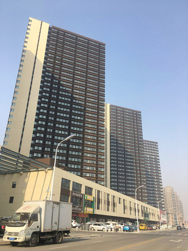 宁夏伟昌钢化玻璃有限公司成立于2010年，是一家专业加工各类型钢化玻璃、设计阳光房及节能门窗的生产厂家，公司生产的产品通过国家质量技术检测，各项指标达到行业标准。本着以“质量求生存，以管理求效益”为客户提供门窗、玻璃一站式服务的经营理念；公司为其自身赢得良好社会信誉的同时，也缔造了辉煌的品牌。公司主要产品为；镀膜玻璃、磨砂玻璃、夹胶玻璃、中空玻璃、钢化玻璃、LOW-E玻璃、幕墙玻璃、防火、防弹玻璃等，节能门窗有断桥、铝包木、木包铝等。